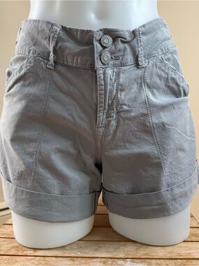 Kensie Light Gray Cuffed High-Rise Shorts